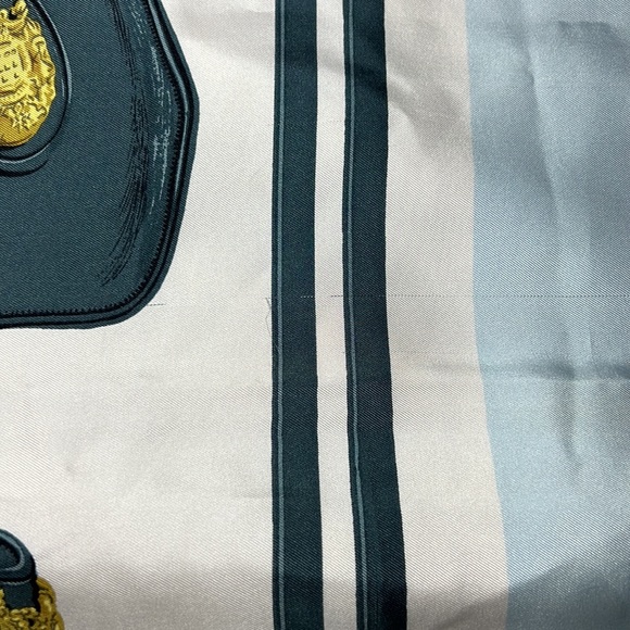 HERMÉS Scarf Beautiful Baby Blue! - Picture 5 of 9